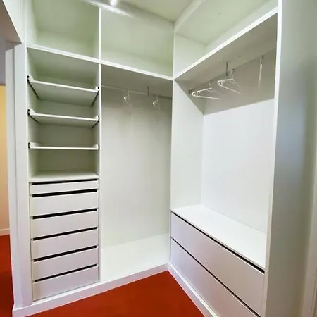 Piso Centrico Con Terraza Amplia Y Garaje Vigo