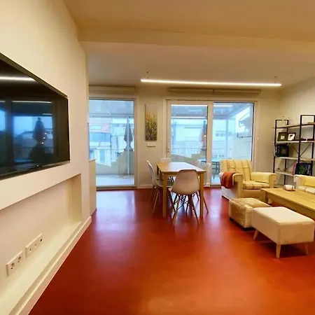 Daire Piso Centrico Con Terraza Amplia Y Garaje