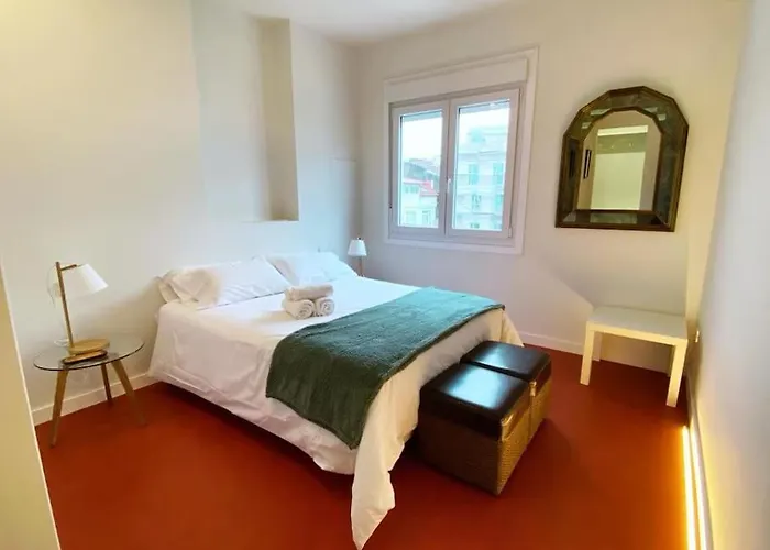 Piso Centrico Con Terraza Amplia Y Garaje Виго