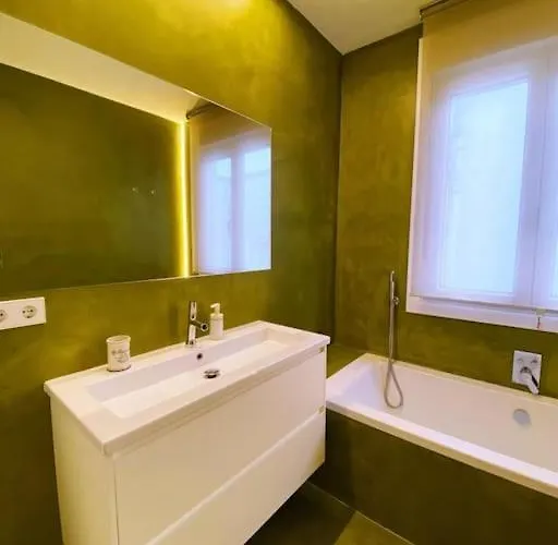 Piso Centrico Con Terraza Amplia Y Garaje