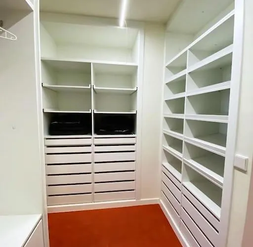 Piso Centrico Con Terraza Amplia Y Garaje *