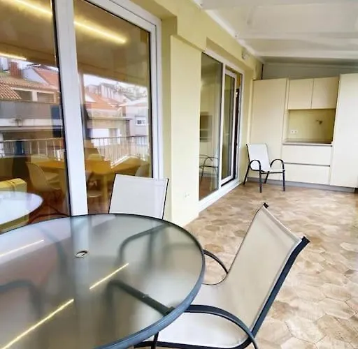 Piso Centrico Con Terraza Amplia Y Garaje Виго